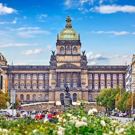 Wenceslas Square 150 M2 דירה